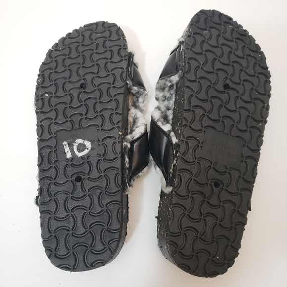 5/$15 Size 7 Black White Plush Lined Slip On Sandals - Picture 5 of 7